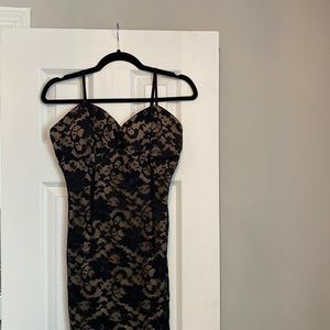 Black lace dress, Windsor